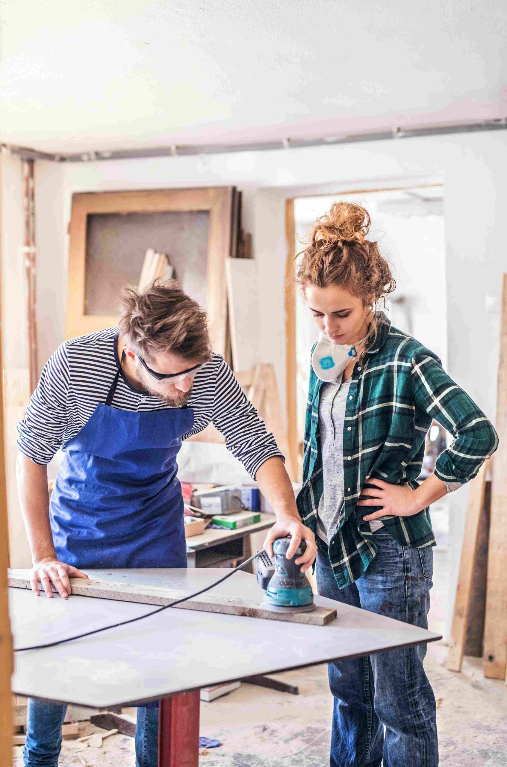 Två personer som jobbar med Renovering i Lussebäcken